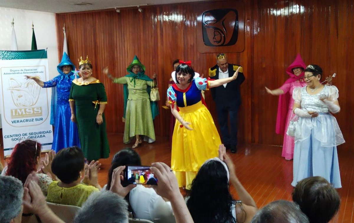 📷📷 En el marco del Día Internacional de la Danza, los Centros de Seguridad Social del #IMSSVeracruzSur realizan presentaciones artísticas 📷📷