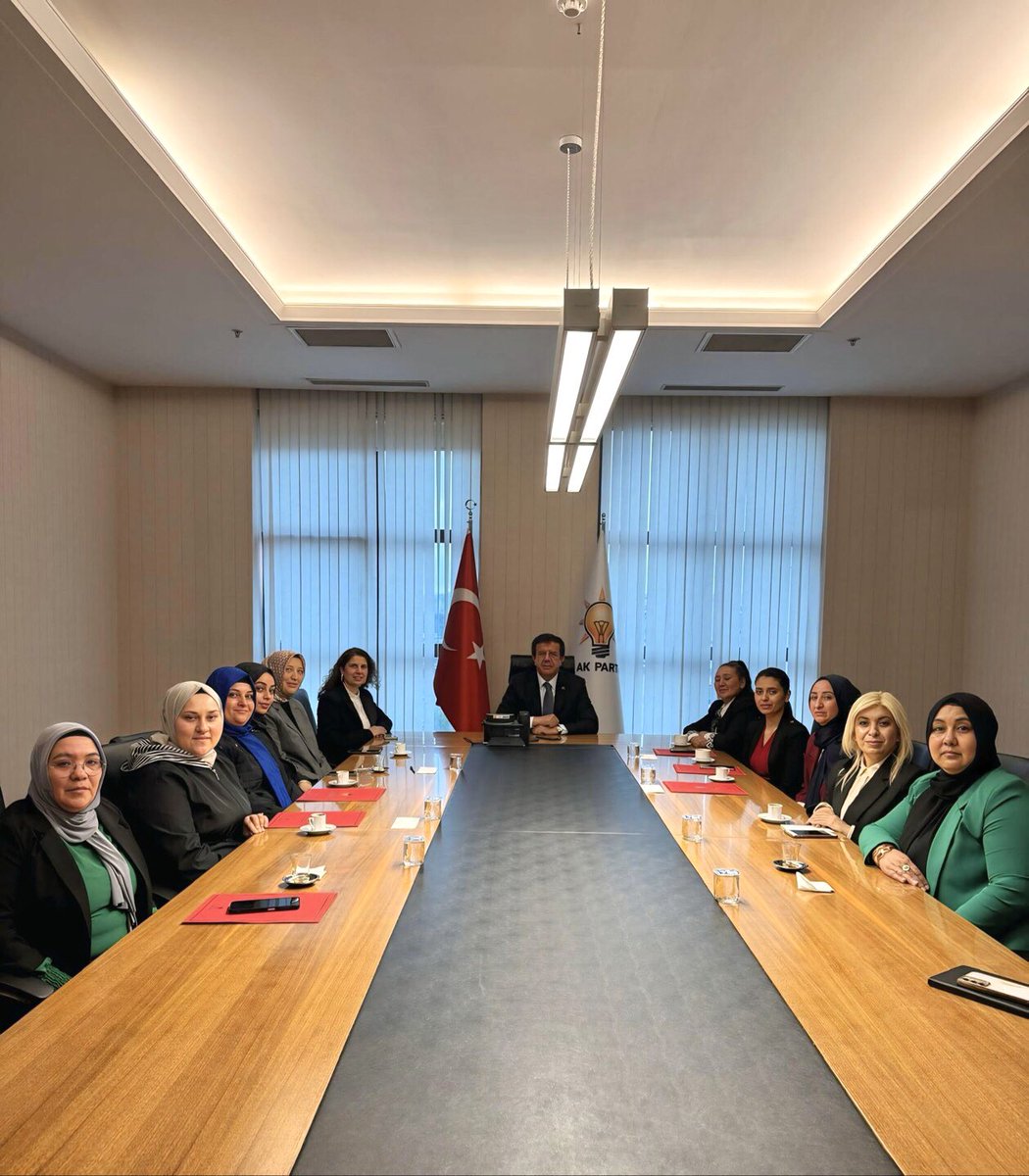 Aynur Dikmen 🇹🇷 (@aynurakandikmen) on Twitter photo AK Parti Genel Başkan Yardımcımız ve
Ekonomi İşleri Başkanımız Sn Nihat Zeybekci (<a href="/ZeybekciNihat/">Nihat Zeybekci 🇹🇷</a> ) Bakanımızı Kadın Kolları Başkanımız Sn <a href="/mnevvertekasla1/">Münevver Tekaslan🇹🇷</a> ile birlikte ziyaret ettik.
Nazik misafirperverliği için çok teşekkür ediyoruz. AK Parti Genel Başkan Yardımcımız ve
Ekonomi İşleri Başkanımız Sn Nihat Zeybekci (<a href="/ZeybekciNihat/">Nihat Zeybekci 🇹🇷</a> ) Bakanımızı Kadın Kolları Başkanımız Sn <a href="/mnevvertekasla1/">Münevver Tekaslan🇹🇷</a> ile birlikte ziyaret ettik.
Nazik misafirperverliği için çok teşekkür ediyoruz.