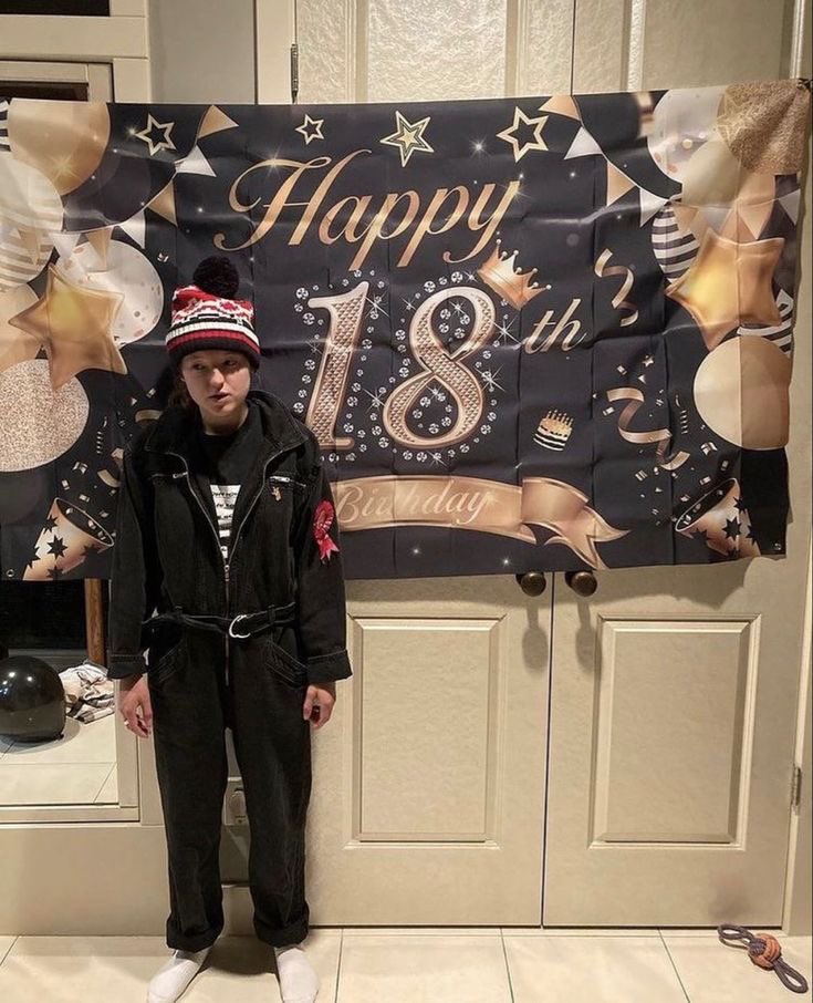 this photo of bella ramsey on their eighteenth birthday kills me every time i see it