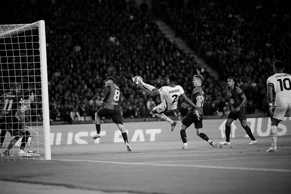 Fine primo tempo.
INTER 2-2 BARCELLONA 
- pensare di non subire gol da questi fenomeni in casa loro era impossibile 
- Yamal é quel giocatore del quale hai paura appena tocca il pallone
- Lautaro ..  che non sia nulla di grave Gesù ti prego 
- ricordiamo che c’è il ritorno.