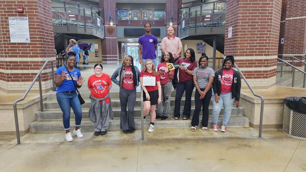 EHSGoCats's tweet image. Class of 2025 decided to use their last College Wednesday to support the college they are attending! We are so proud of our seniors and all the colleges represented!!