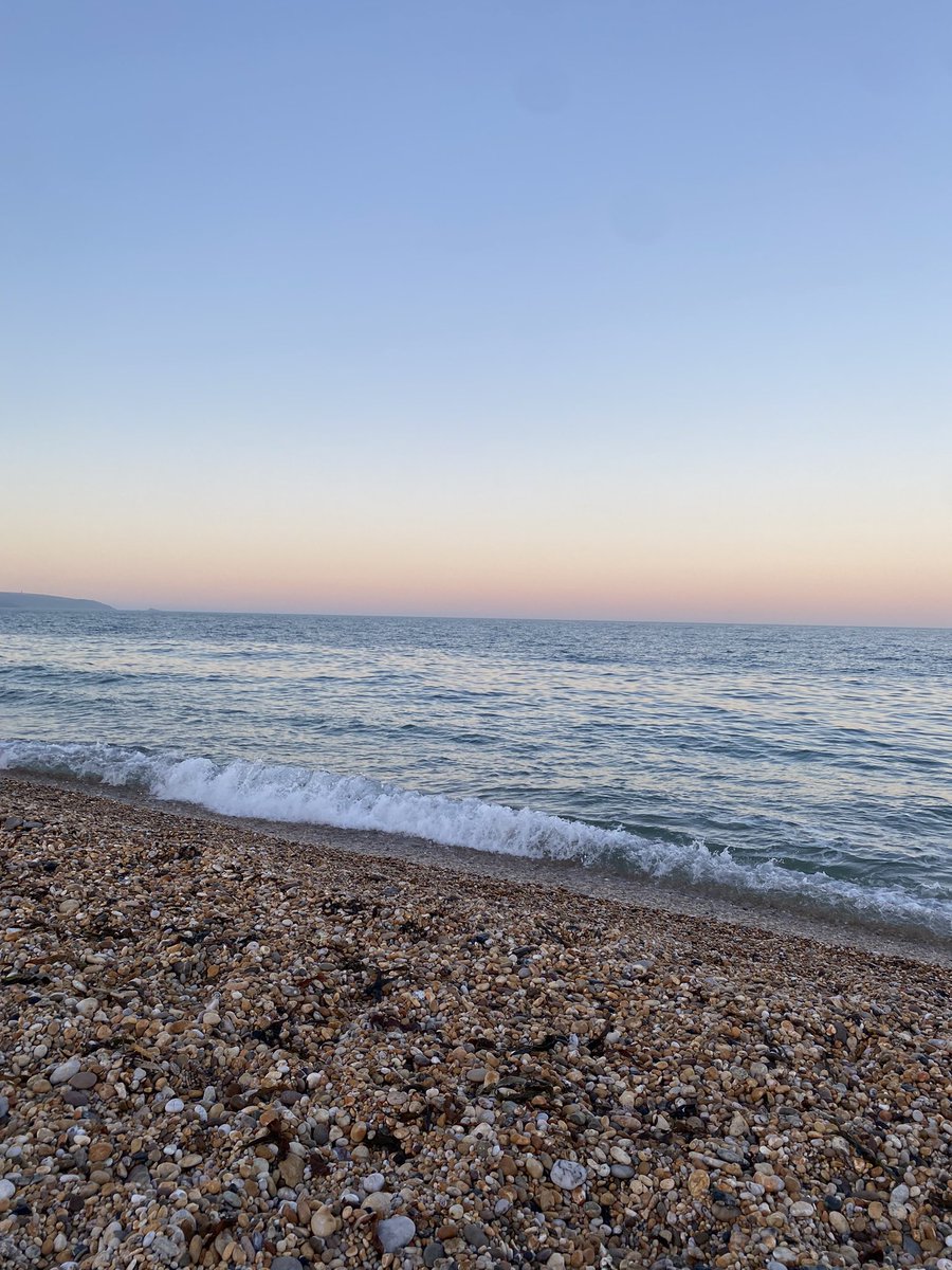 Gorgeous evening at the beach to round off day one of A Level fieldwork in Slapton! 🌊 <a href="/WGSWindsorGirls/">Windsor Girls'</a>