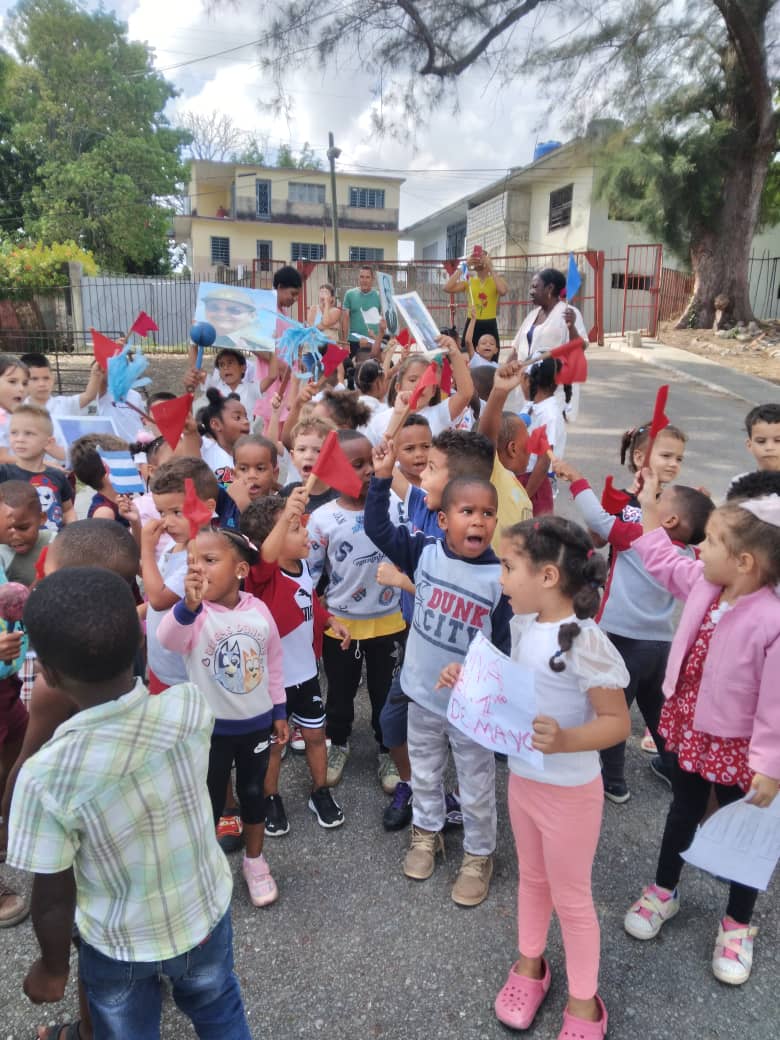 OrlaydisU's tweet photo. Festejando el 1ro de Mayo con los niños de Alegre Despertar https://t.co/adEZUAHc8o