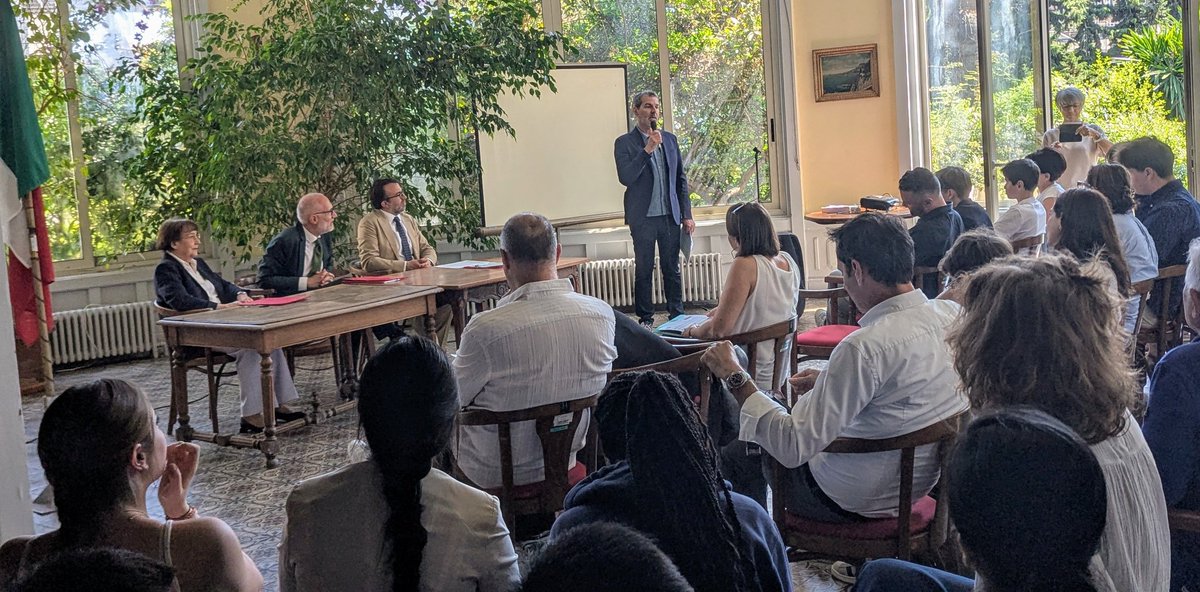 API 06/83 tweet media