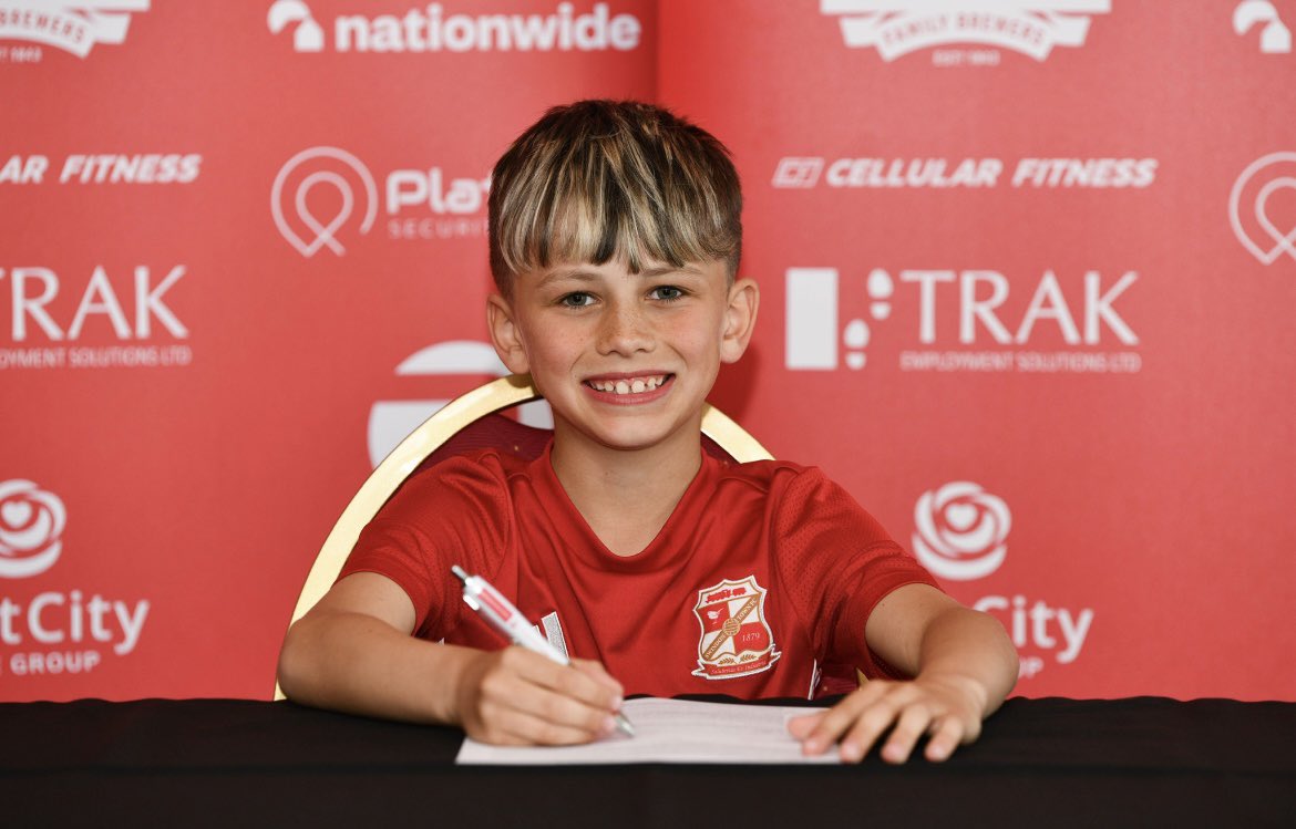 Bursting with Pride🥹❤️📑

Congratulations my little super star 🌟 The hard work has paid off, and this is just the start of your dreams becoming a reality✨ I can’t wait to be front row on your journey⚽️ Mama will forever your biggest fan❤️
HA9⚽️