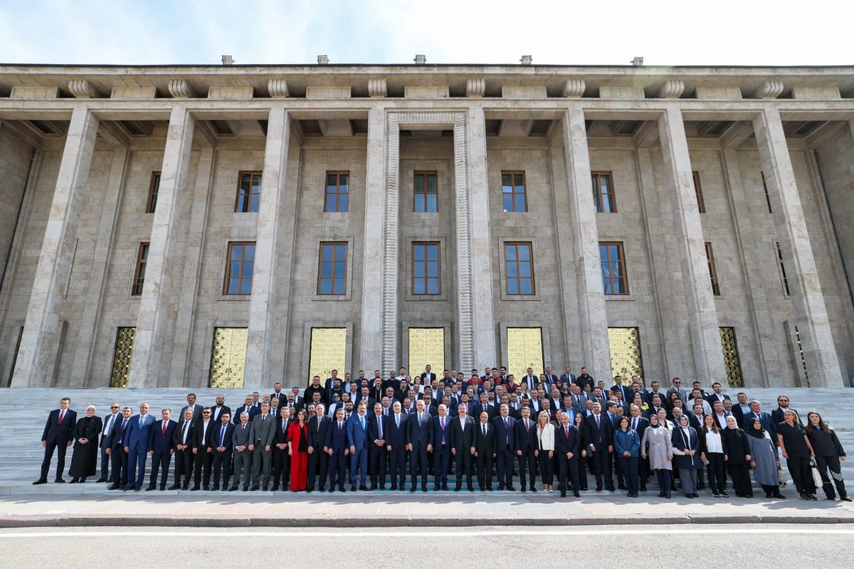 TBMM başkanı Numan Kurtulmuş Bey’in 1 Mayıs emek ve dayanışma günü dolayısıyla sendikalar ve sivil toplum kuruluşlarıyla buluşma toplantısına katıldım.
Tüm emekçilerin 1 Mayıs emek ve dayanışma günü kutlu olsun.