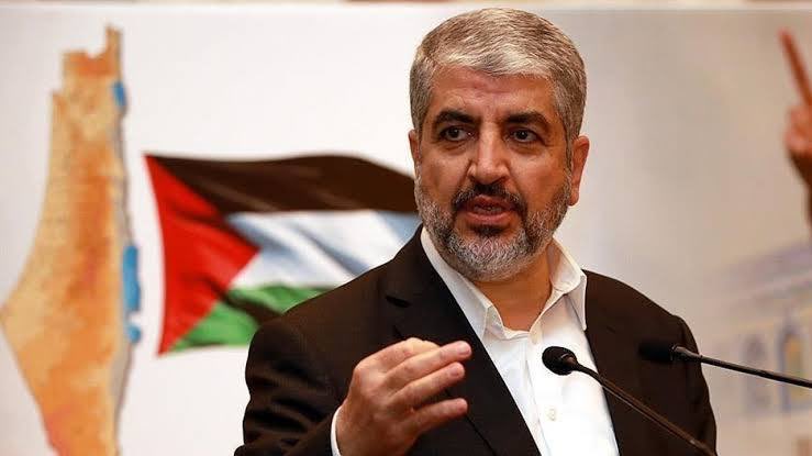 🗣️ Hamas liderlerinden Halid Meşal:

"Ümmeti hemen şimdi harekete geçmeye, tepki göstermeye, İsrail büyükelçilikleri önünde toplanmaya çağırıyorum!"