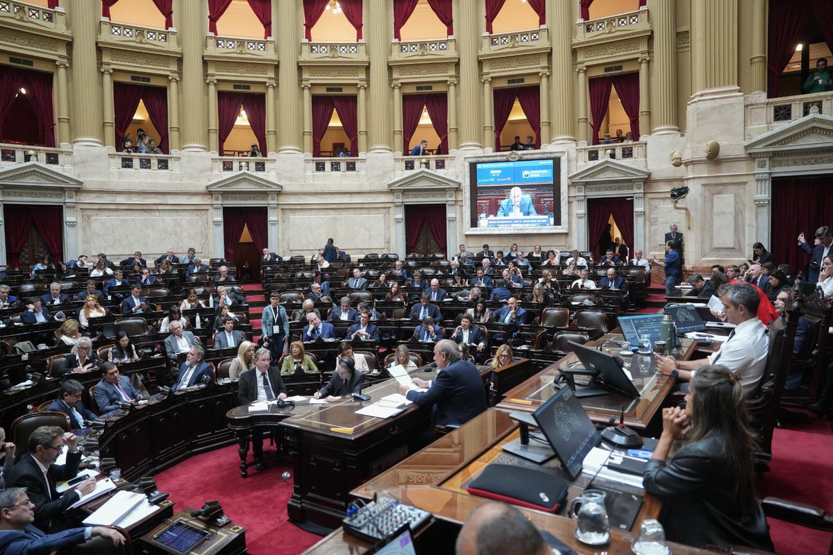Ausencias y encubrimiento por parte del oficialismo. 🗣️❌

El ministro Caputo y el ministro Cúneo Libarona no se presentaron. El jefe de Gabinete, Francos, elude respuestas. Y el presidente Milei continúa en silencio. 

Basta de mentir. El país merece respuestas claras.