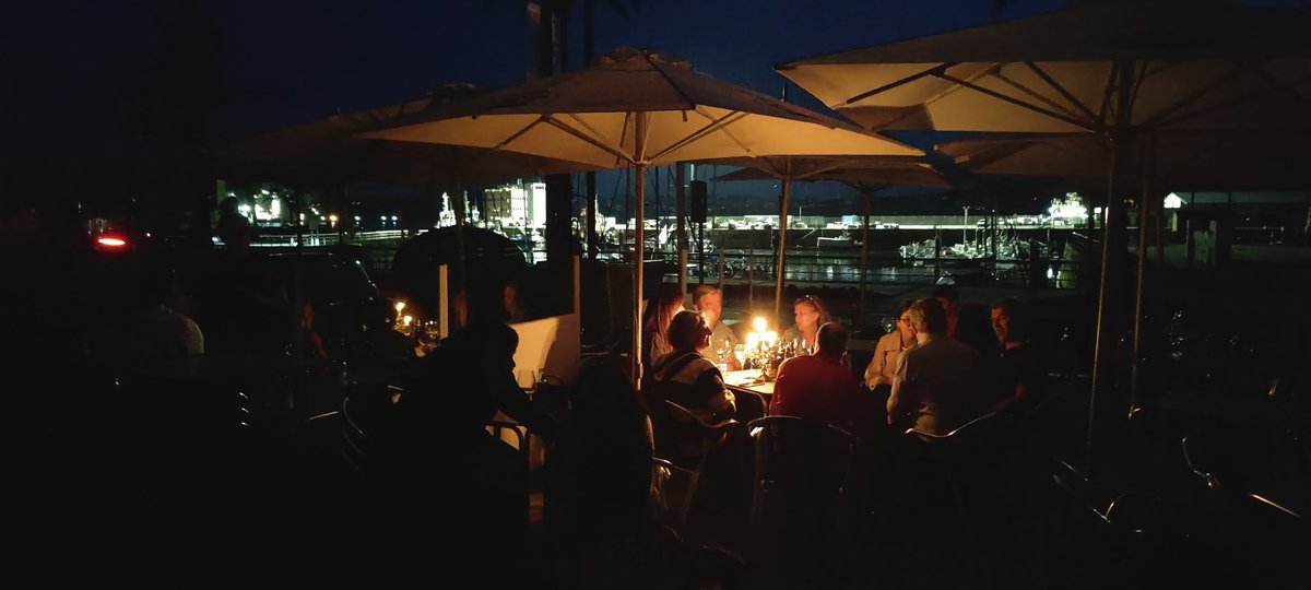 Escenas que vivimos durante el #apagon #ApagonNacional en el inicio del Camino Inglés en la cervecería Ultreia de Ferrol <a href="/NachodeFerrol/">S a d N a c h i ñ o</a>