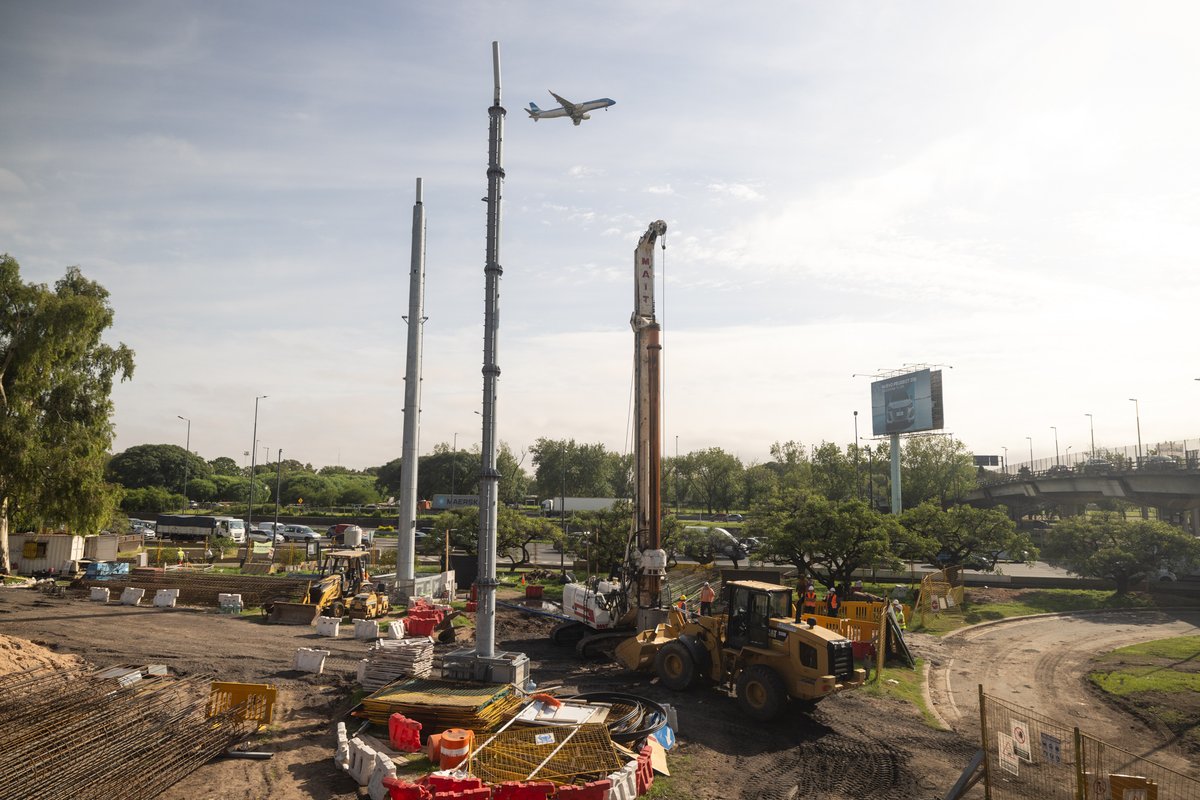 jpfasanella's tweet photo. Avanzan las obras del Puente Labruna: un nuevo conector entre Núñez y la costa que mejorará la movilidad de 350 mil vecinos. 

Con esta obra, se realizará una mejora de la conectividad y accesibilidad de la costa ribereña, impulsando la movilidad sustentable. https://t.co/RIYncjubkM
