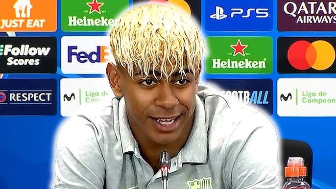 Otrolig fotbollsspelare såklart. Men asså. Han ser verkligen ut som när man försökte göra sin KONSTIGASTE karaktär på GTA…?