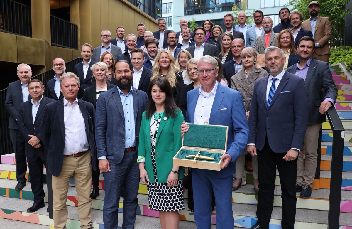 Christian Weber (46) ist neuer Präsident des Dachverbandes <a href="/brewersofeurope/">Brewers of Europe</a>. Delegierte aus 28 Staaten wählten ihn bei der Generalversammlung in Warschau an die Spitze des europäischen Brauereiverbandes. Weber ist Geschäftsführender Gesellschafter der Karlsberg Brauerei im