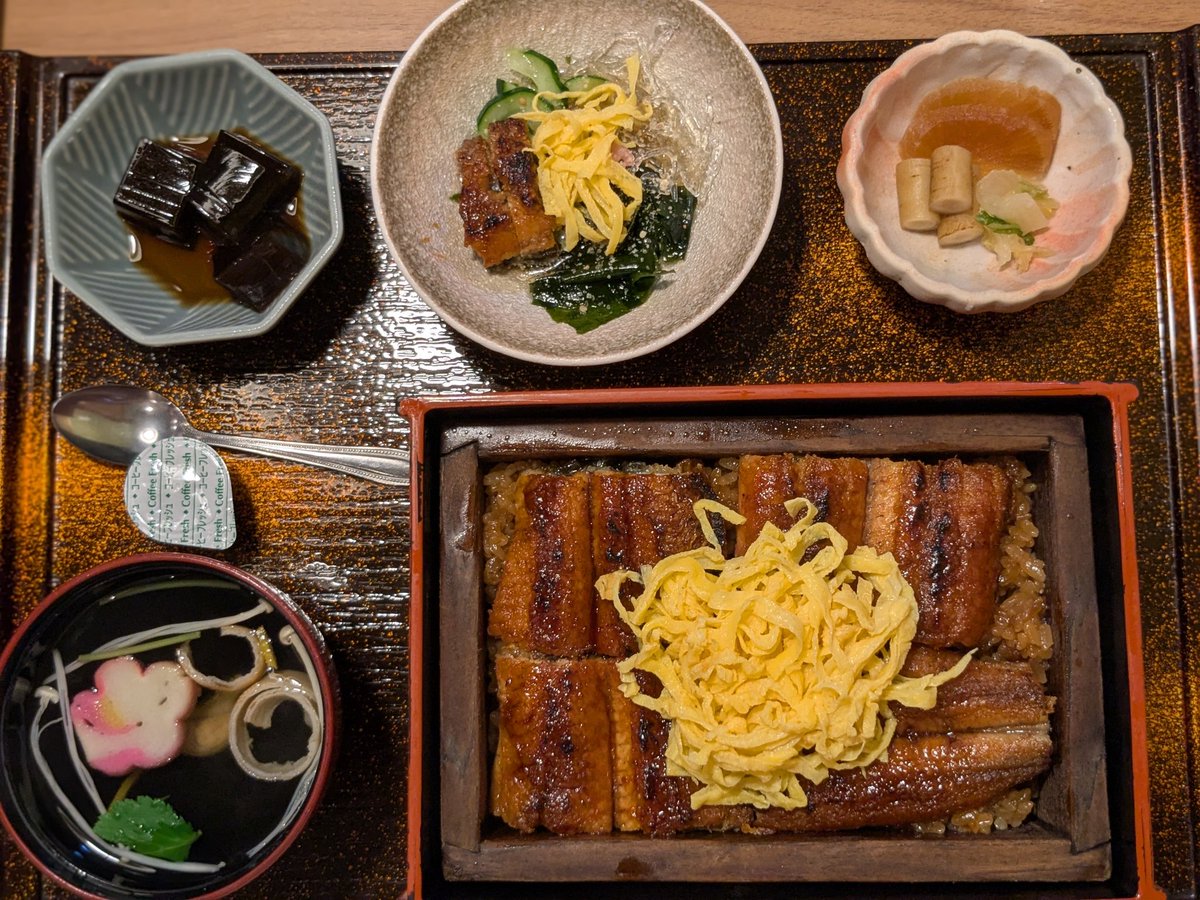 Pp1Zf1's tweet image. 遅ればせながら母の日ってことで。
リクエストがあった「北ノ屋」へ。
17:30過ぎにお店に着いたけど、ウチらのオーダーがこの日の在庫の最後だったみたいでギリギリセーフ_( ˙꒳˙ )_💦
いつもありがとうございます✨
#母の日 #せいろ蒸し #うなぎ #波多江 #北ノ屋 #食べたいものを食べられる幸せ