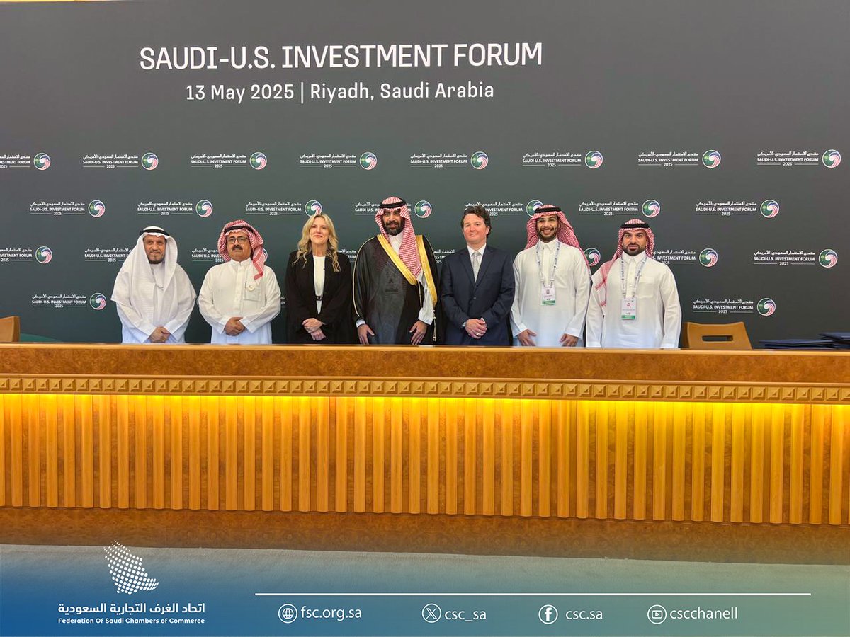 بدعم من الاتحاد ممثلاً باللجنة الوطنية للصناعات العسكرية

وقع عضو اللجنة ورئيس شركة درع الحياة للصناعات العسكرية م.هشام الجمعان
اتفاقية مع شركة كولت العالمية لتصنيع وتوطين الأسلحة الخفيفة والمتوسطة بالمملكة

وذلك على هامش منتدى الاستثمار السعودي الأمريكي
#اتحاد_الغرف_السعودية