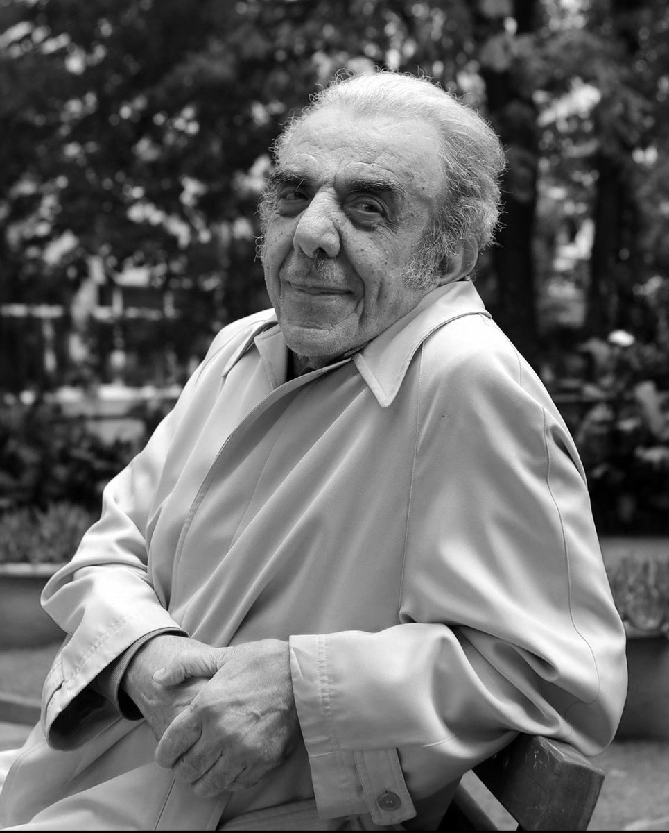 Değerli senaryo yazarı ve yönetmen Ali Özgentürk’ü kaybetmenin üzüntüsünü yaşıyoruz.
Ailesine, çalışma arkadaşlarına ve sevenlerine sabırlar dileriz.