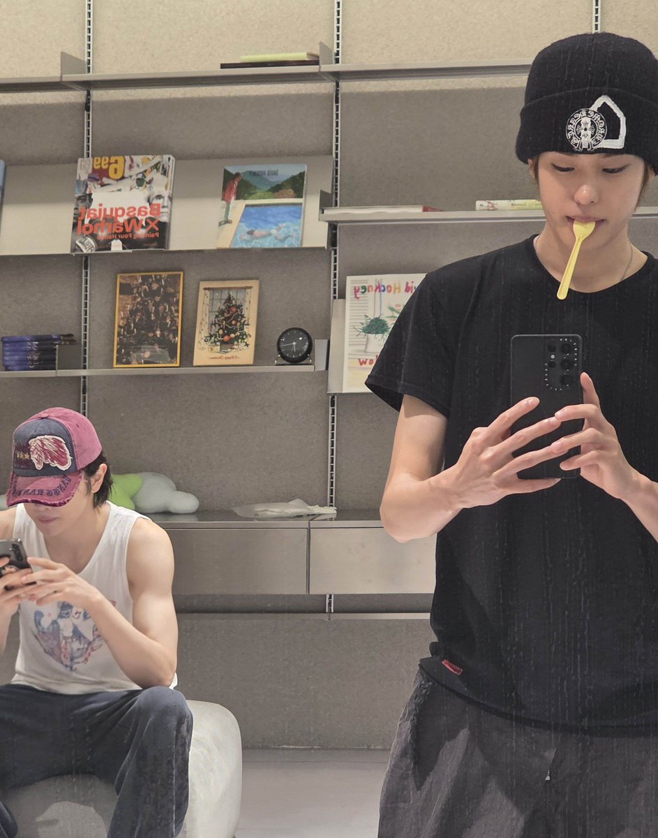 250515 sohee bubble

💂‍♀️ (pic)
💂‍♀️ let’s eat
💂‍♀️ i ate kalguksu
💂‍♀️ let’s go back to practice..!