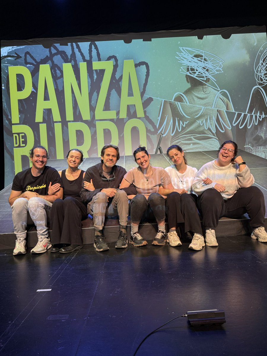 ¡La #Exposición de los #40Delirios llegó a su #fin hace dos semanas y ahora toca también #parón de funciones porque estamos trabajando ya en el #próximoDelirio…🤭🔜 

(📷: una de las últimas visitas guiadas de la expo y funciones de Panza)