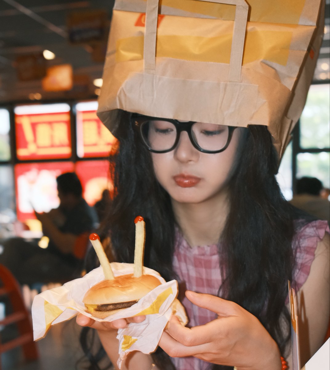 来不管是不是 #蓝V 评论区留下，都会关！

快来做N姐的家人吧~
（评论区选一位宝贝请吃麦当劳🍟）