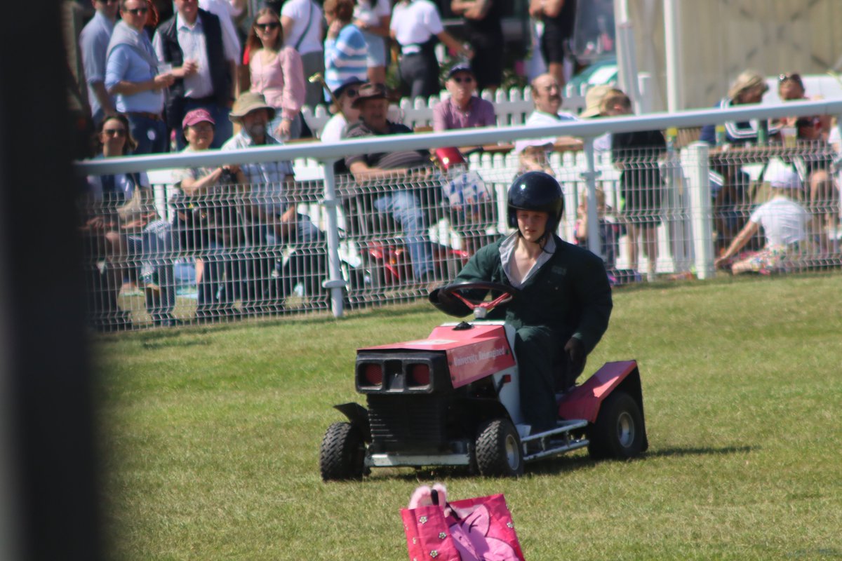 What a weekend at the Nottinghamshire County Show! 🤩

Not only did our students help out with stewarding the event, we also won the Lincoln Red Cattle competition and 21 of our students were awarded Educational Grants from the Newark and Nottinghamshire Agricultural Society 🙌