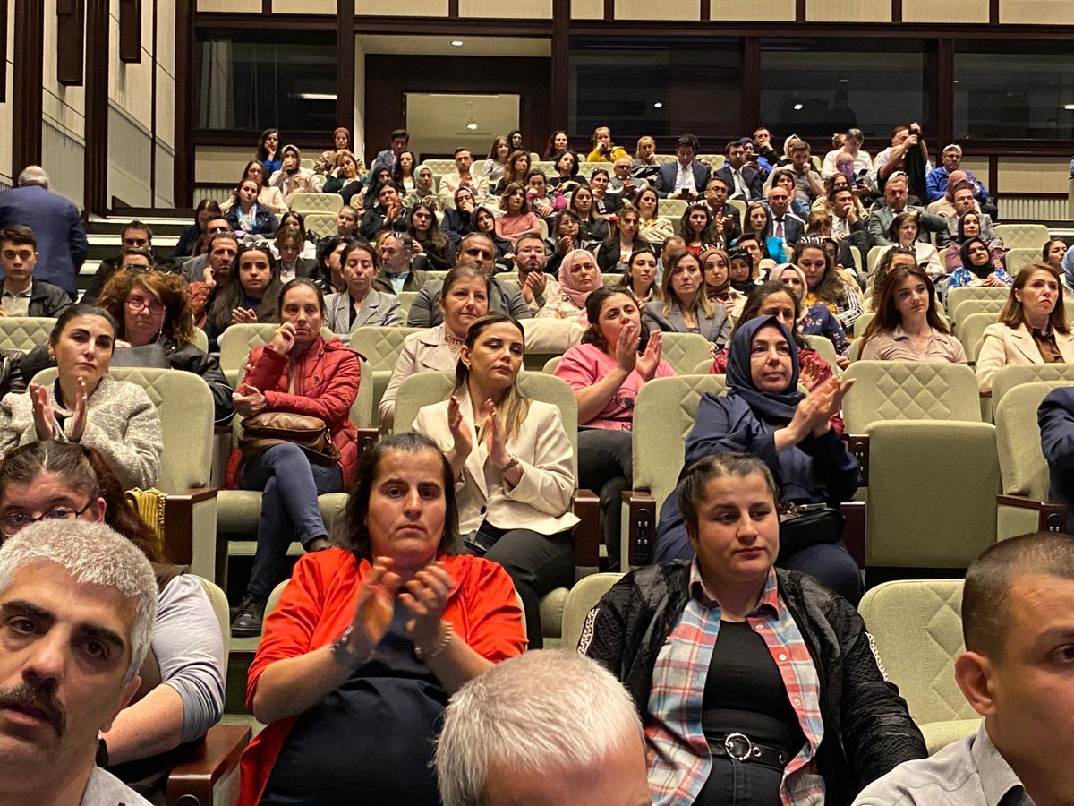 AvSerkanBayram's tweet photo. Cumhurbaşkanlığı Millet Kütüphanesi Konferans Salonu’nda “Buğday Tanesi” filminin özel gösterimi gerçekleştirildik.

Engelli bireylerin hayatla mücadelesini ve umut dolu yolculuklarını konu alan bu anlamlı film, izleyicilere ilham verdi.

Hayata tutunmanın ve umudun simgesi olan bu hikâyede emeği geçen herkese teşekkür ederiz.@cb_kutuphane 

#BuğdayTanesi🌾🙏