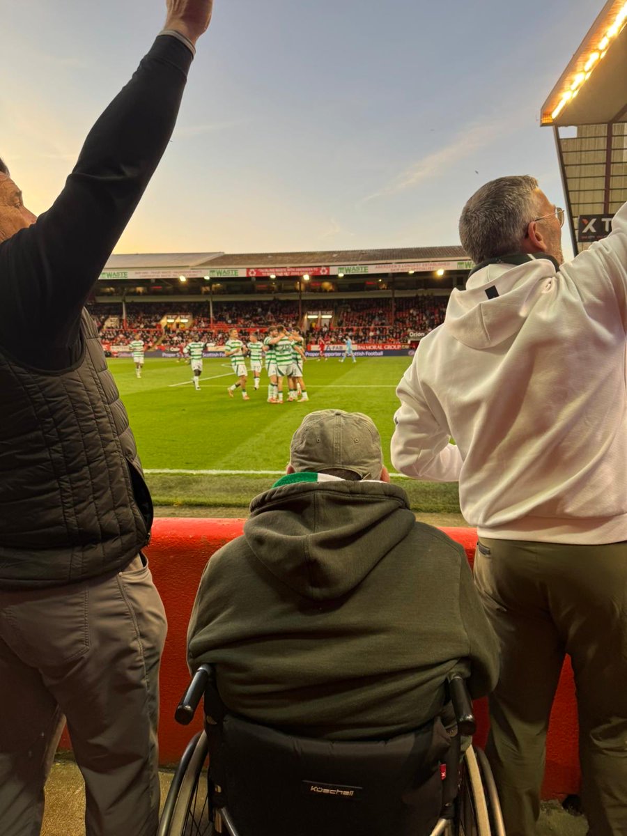 Kevin (@kevin44599847) on Twitter photo Anyone know these 2 casuals blocking my view 😜🍀💚🤍🧡<a href="/TommyCummings67/">Tommy Cummings</a> <a href="/BrianCo83797093/">Brian Conway</a> <a href="/wearyprovo/">Wee Brian *</a> <a href="/PMSNo1CSC/">Paul McStayNo.1 CSC</a> Anyone know these 2 casuals blocking my view 😜🍀💚🤍🧡<a href="/TommyCummings67/">Tommy Cummings</a> <a href="/BrianCo83797093/">Brian Conway</a> <a href="/wearyprovo/">Wee Brian *</a> <a href="/PMSNo1CSC/">Paul McStayNo.1 CSC</a>