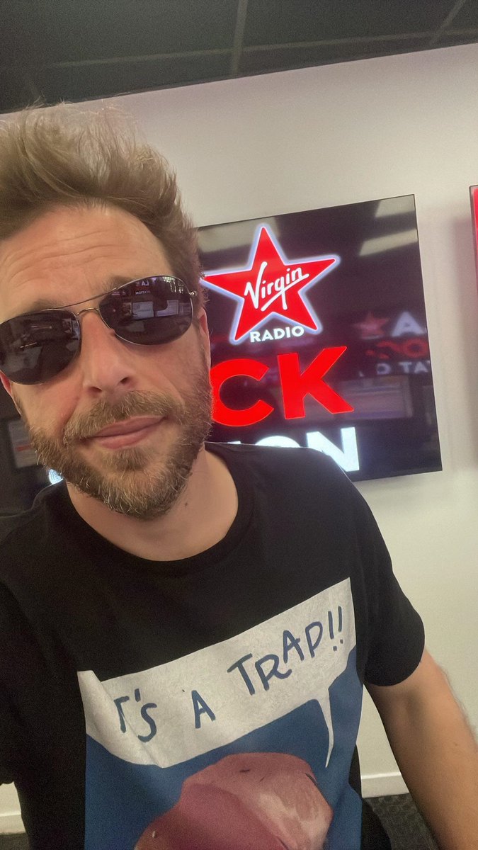 MecaDesOndes's tweet image. 🎧PODCAST
⭐️Un an après le retour de Virgin Radio, Will Smooth, animateur du 16/20, nous raconte sa radio, son parcours et son émission sur la "rock station"
📻Émission à écouter ci-dessous
▶️lamecaniquedesondes.com/mecanique-n95-…
(également disponible sur les plateformes de podcast)