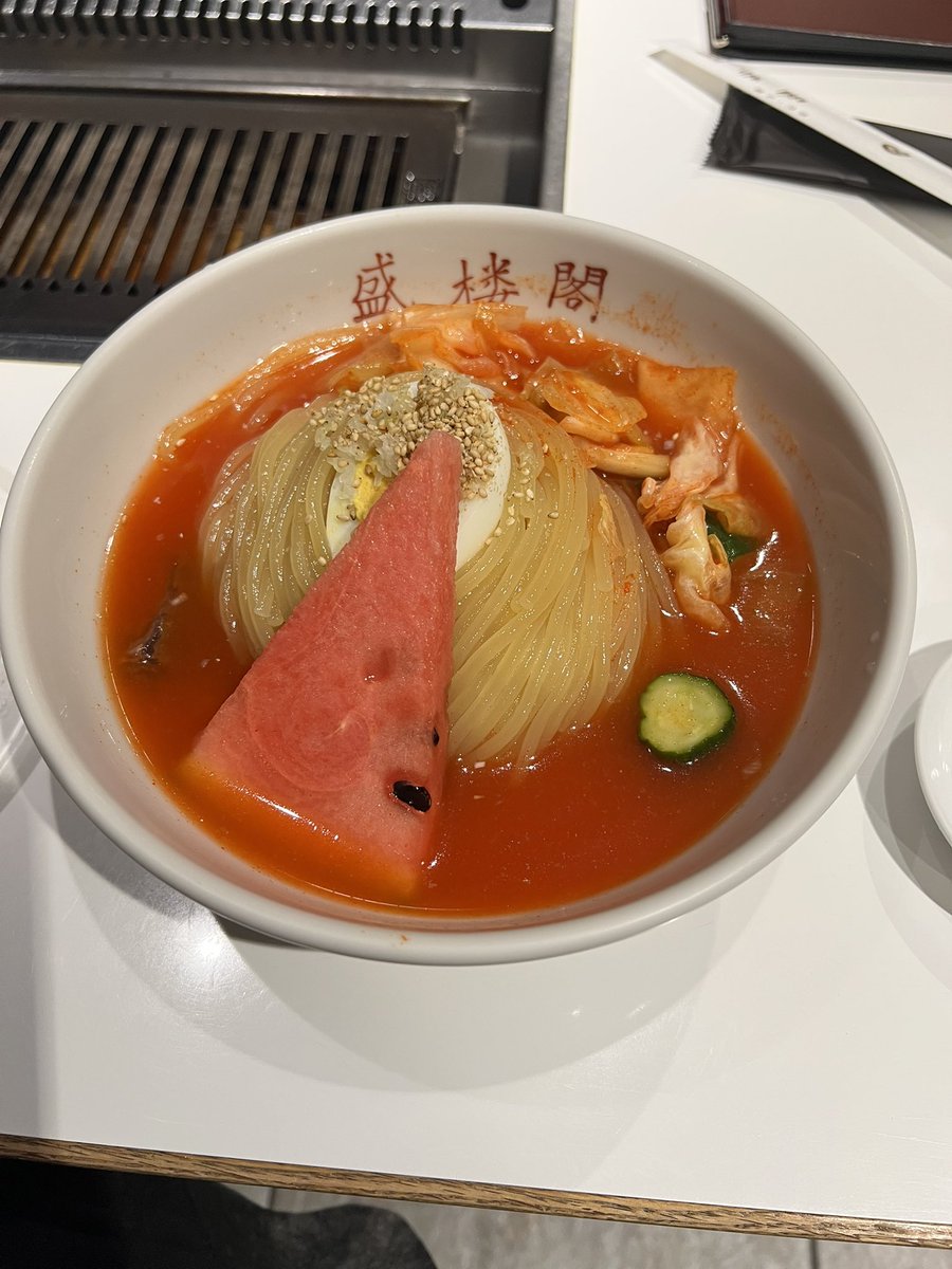盛岡出張で冷麺を食べて、途中ガリっとした食感があったから、さすが本場の冷麺は色々な食感が楽しめるんだな、と思ったらスイカの種だった