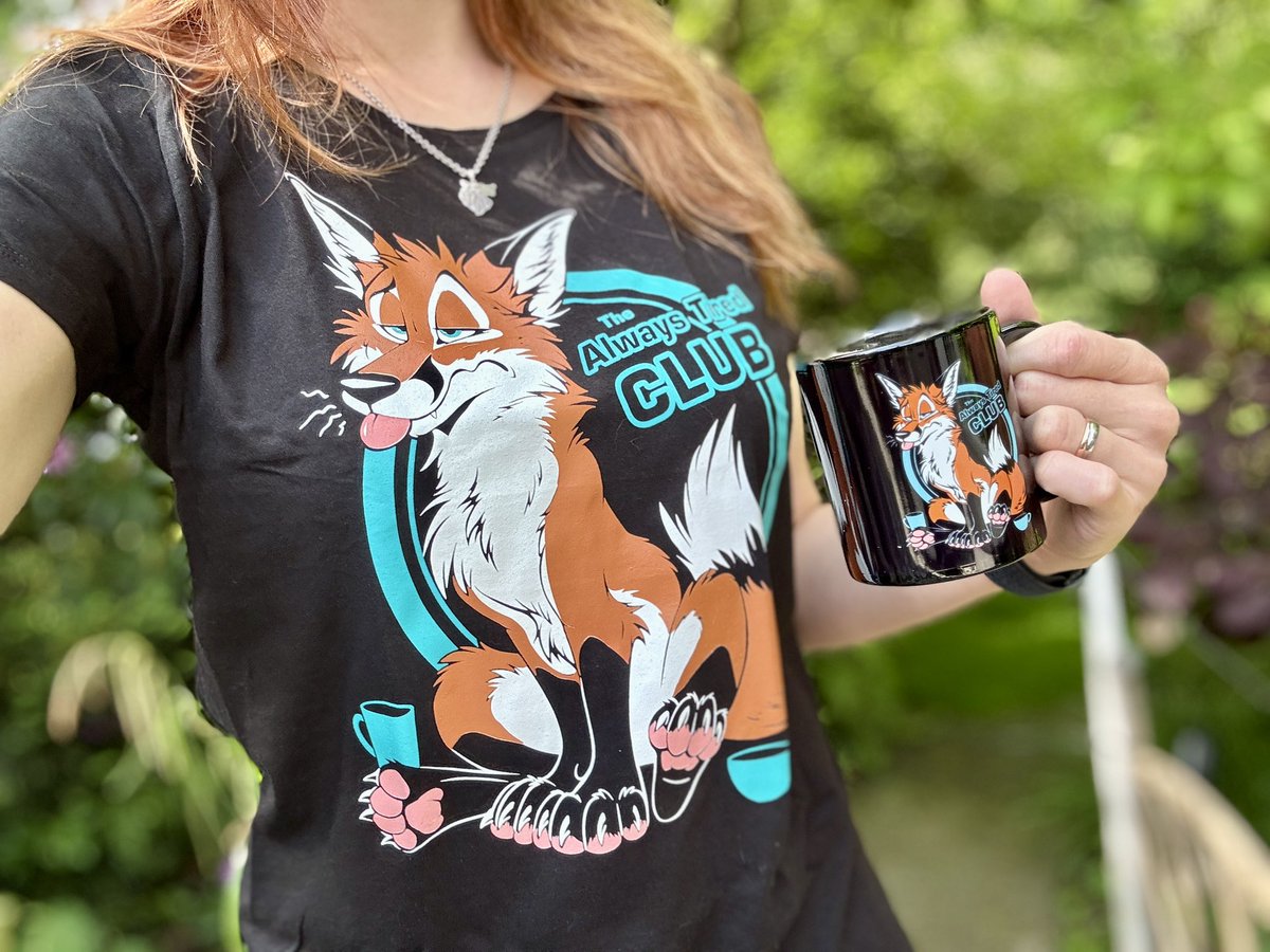 Good morning! Who‘s up for coffee? 🦊☕️
The shirt is available here: shop.tanidareal.com

#fox #foxes #tired #coffee #needcoffee #shirts