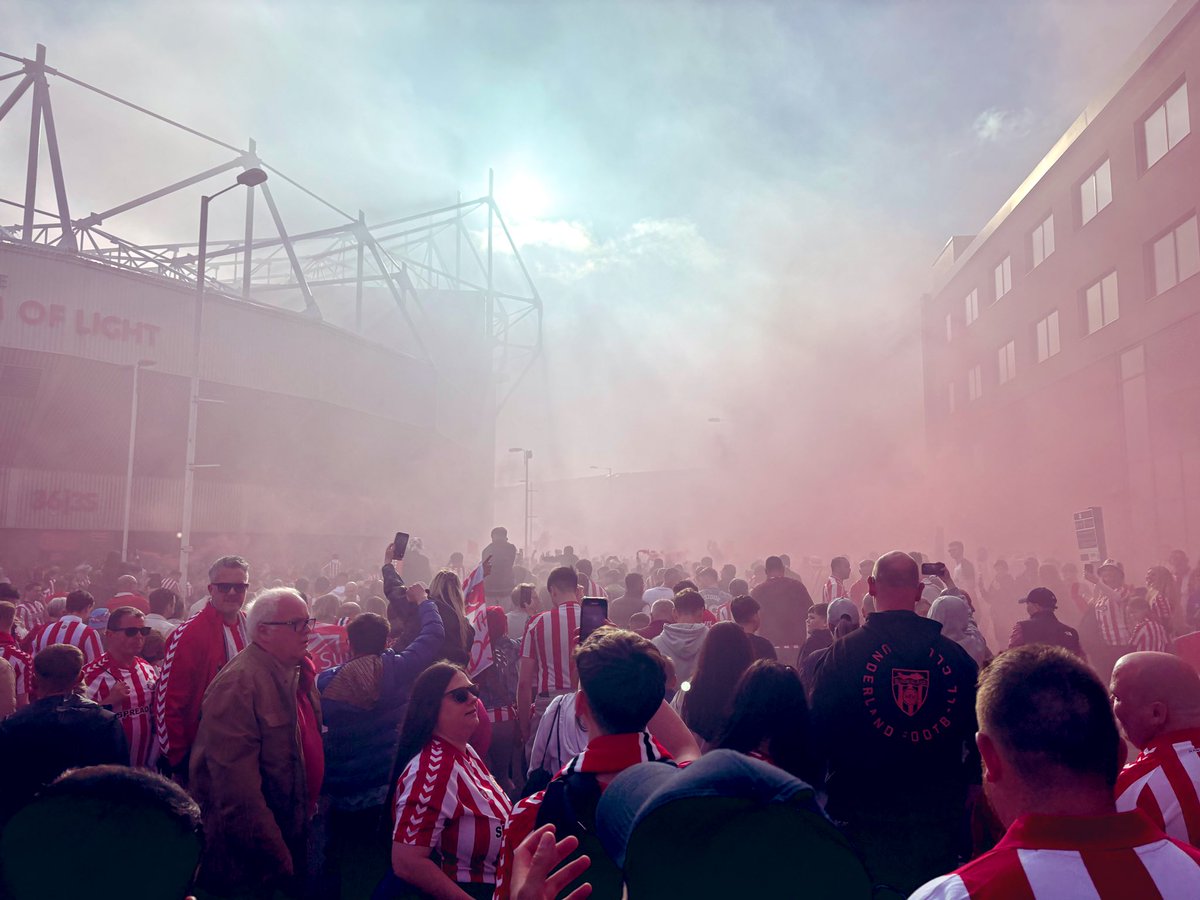 Lots of #NUFC fans popping up on my feed moaning about all the praise Sunderland are getting for the unrivalled atmosphere we were able to create for a 2nd tier football match with noise levels being heard in other postcodes 

Also, it’s Mental how our 3rd choice centre back is