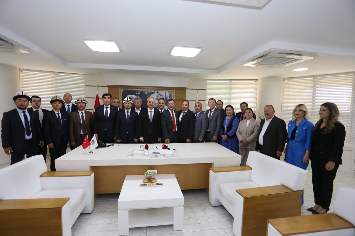 Kardeş ülke Kırgız Cumhuriyeti'nin Balıkçı şehri ile Kepez Belediyemiz arasında kardeş şehir protokolü imzaladık. 

Balıkçı Belediye Başkanı Azamat Arnabekoğlu ve Antalya Başkonsolosu Rustam Koshonov'un katıldığı törende iki kardeş şehir olarak beraber yürütebileceğimiz