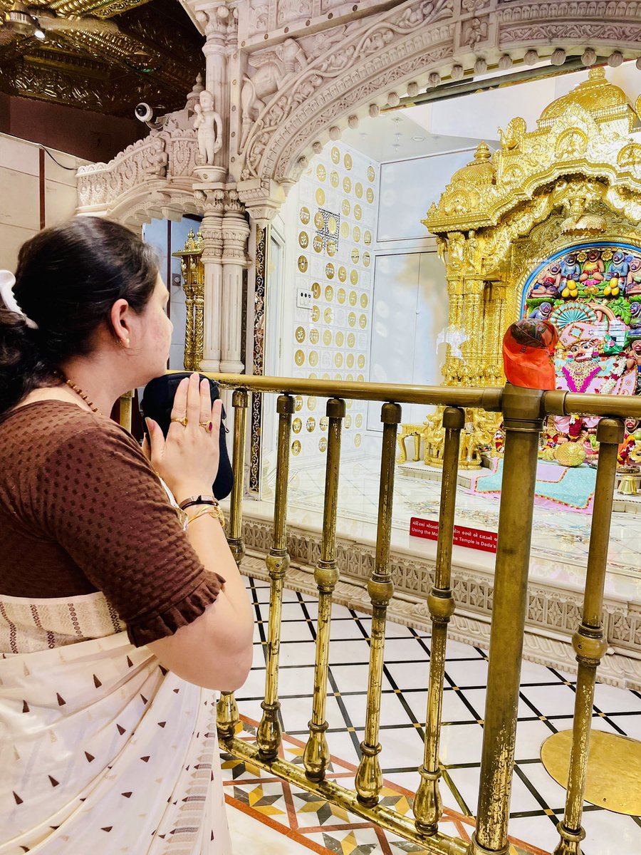 Deepikasardava's tweet image. ॐ नमो हनुमते भय भंजनाय सुखम् कुरु फट् स्वाहा ।।

બોટાદ જિલ્લાના સાળંગપુર મુકામે સ્થિત ધાર્મિક આસ્થા, શ્રદ્ધા અને શક્તિના કેન્દ્ર કષ્ટભંજન હનુમાનજી મંદિરે હનુમાન દાદાના દિવ્ય દર્શન કરી આશીર્વાદ મેળવવાનું સૌભાગ્ય સાંપડ્યું.