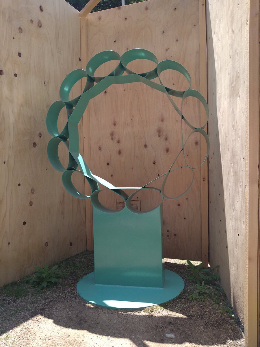 昨日の続きです✋ 一枚目から三枚目の写真は、波動の法則という本の