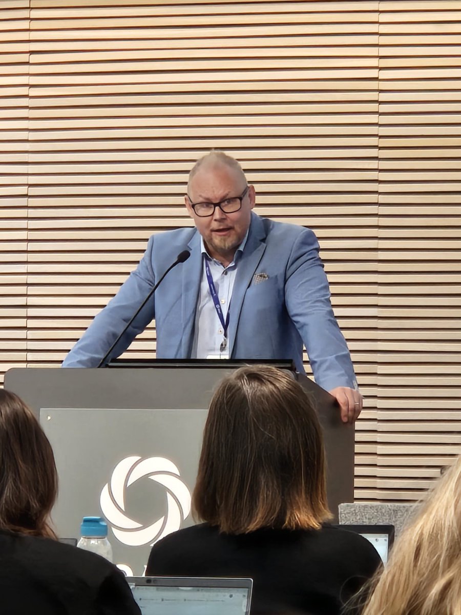 Tuomo Suihkonen (@suihkonentuomo) on Twitter photo Ei riidellen ja repien, vaan neuvotellen ja sopien. Kiitos OAJ:n ja JUKOn neuvottelijoille 3-vuotisesta sopimusratkaisusta. Kiitos myös KT:n neuvottelijoille sopimiseen kannustavasta ilmapiiristä. Kuva: <a href="/VesaLahtinen/">Vesa Lahtinen</a> #neuvotellenjasopien <a href="/oajry/">OAJ</a> <a href="/JUKOry/">Julkisalan koulutettujen neuvottelujärjestö JUKO</a> <a href="/KTtyonantaja/">Kunta- ja hyvinvointialuetyönantajat KT</a> Ei riidellen ja repien, vaan neuvotellen ja sopien. Kiitos OAJ:n ja JUKOn neuvottelijoille 3-vuotisesta sopimusratkaisusta. Kiitos myös KT:n neuvottelijoille sopimiseen kannustavasta ilmapiiristä. Kuva: <a href="/VesaLahtinen/">Vesa Lahtinen</a> #neuvotellenjasopien <a href="/oajry/">OAJ</a> <a href="/JUKOry/">Julkisalan koulutettujen neuvottelujärjestö JUKO</a> <a href="/KTtyonantaja/">Kunta- ja hyvinvointialuetyönantajat KT</a>