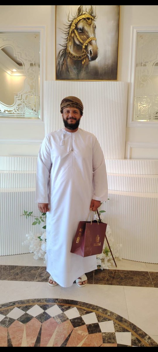 تحت رعاية الدكتور / أحمد بن علي بن مبارك الكعبي ، كرمت المديرية العامة للتربية والتعليم بمحافظة شمال الباطنة الأستاذ/ خليل بن حارب الصالحي وذلك تقديرا لدوره وجهده الطيب الملموس في مسابقة حفظ القرآن الكريم للعام الدراسي ٢٠٢٥/٢٠٢٤م.