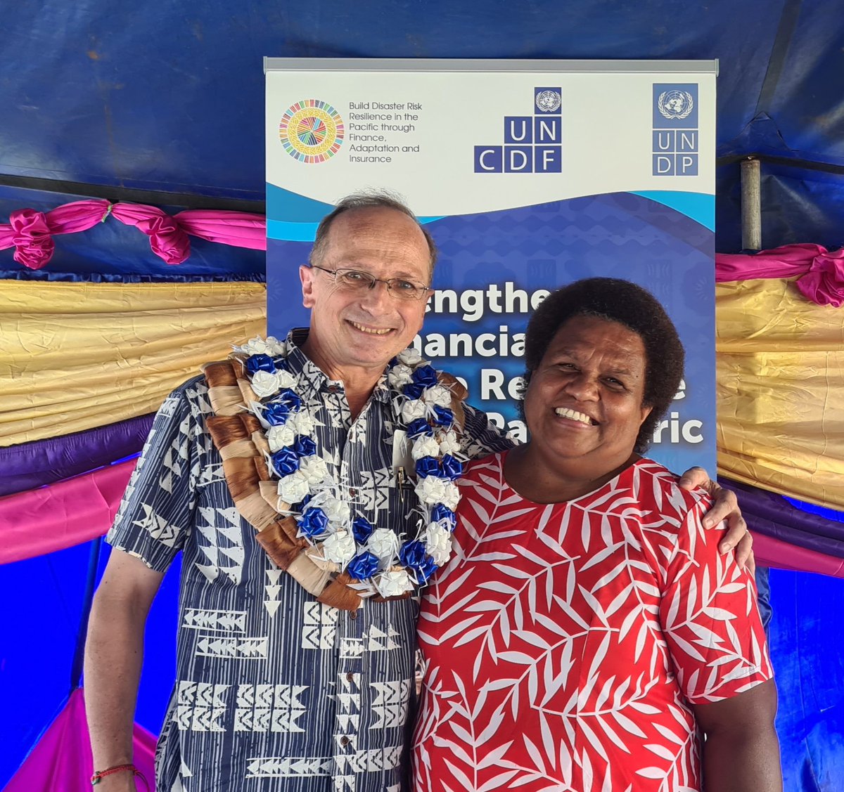 C_Bahuet's tweet image. "Insurance is a must for all", a sugar cane farmer community leader told me. He is right. @undp @uncdf & local partners offer parametric insurance that provides quick payouts when disasters strike. The scheme now exists in 7 Pacific countries with nearly 50,000 farmers enrolled.