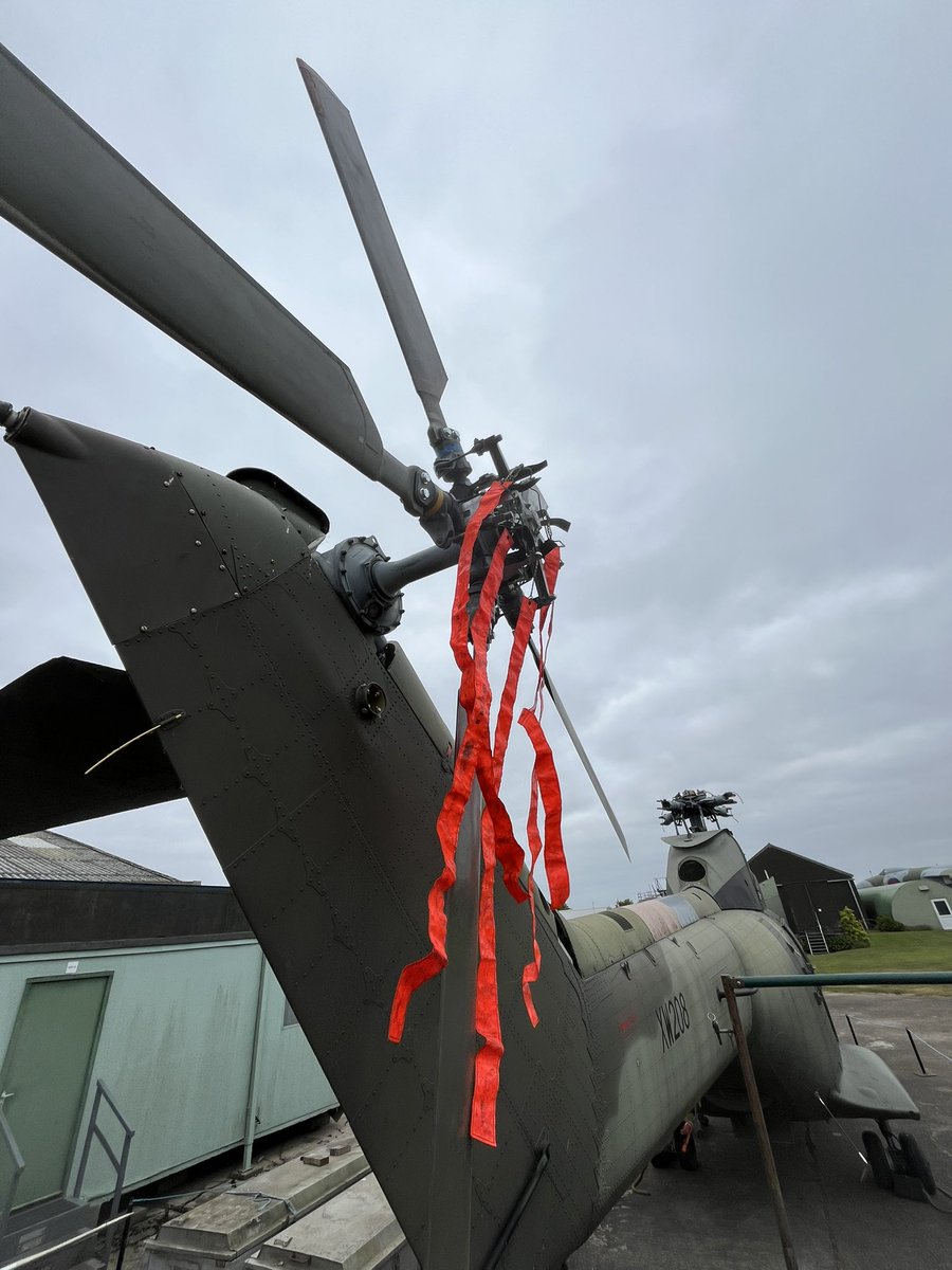 kevgraham39's tweet image. Tail rotor blades are now fitted to the #PumaXW208Rebuild @NewarkAirMus @33SqnRAF she is slowly moving towards completion 🚁🦌#Loyalty
