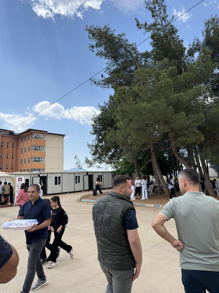 AK Parti Gençlik Kolları olarak, SMA hastası Zeynep Serra kardeşimizin tedavisine destek olmak amacıyla düzenlenen yardım kermesine katıldık.
<a href="/fmfedaioglu/">Fatih Muhaddis FEDAİOĞLU</a> 
<a href="/avyusufibis/">Yusuf İBİŞ</a> 
<a href="/avmustafadurmus/">Av. Mustafa Durmuş</a> 
<a href="/emrekosar27/">Emre Koşar</a>