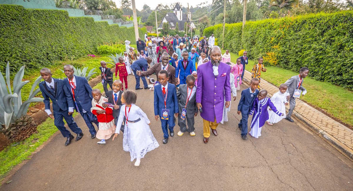 SikoliaFuraha's tweet image. This is what happened this past weekend, former Cripples walked with the Prophet of the LORD.

 #HolyLunchhourWord
