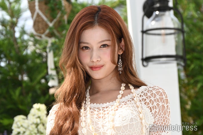 ラルフ ローレン ポップアップ🌷】 TWICEサナ、純白ニットワンピから