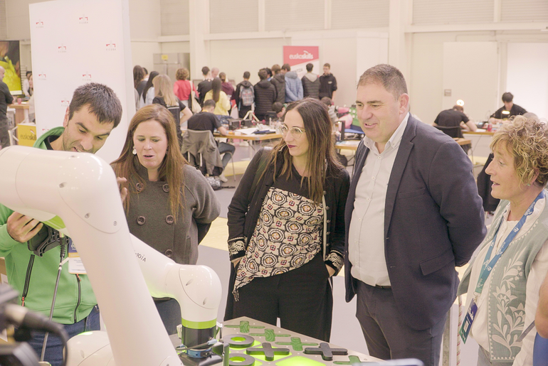 FPeuskadi's tweet photo. EuskoSkills 2025: Gazte talentuaren eta Hezkuntza-lidergoaren erakusleihorik handiena Euskadiko Lanbide Heziketan. https://t.co/qzAZbXornJ @Irekia https://t.co/WTEMARuJ3N
