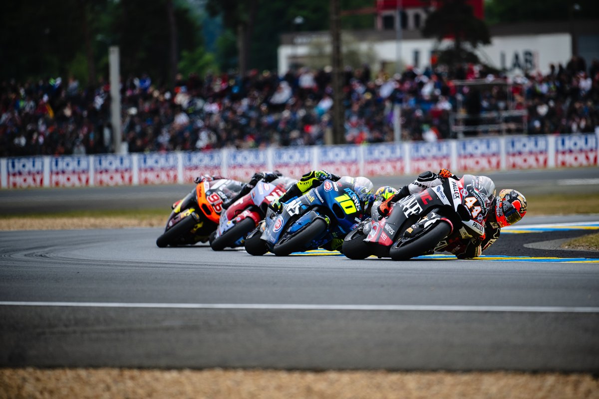 MotoGP第６戦ル・マンは、決勝当日も雨が降る難しいレースとなりました。日本人選手は、Moto3クラスで古里太陽選手が6位、Moto2では佐々木歩夢が20位、國井勇輝が22位でゴールしています。
pmfansite.com/pirelli/articl…
#Pirelli #ピレリ #pirellimoto #moto2 #Moto3 #frennchgp