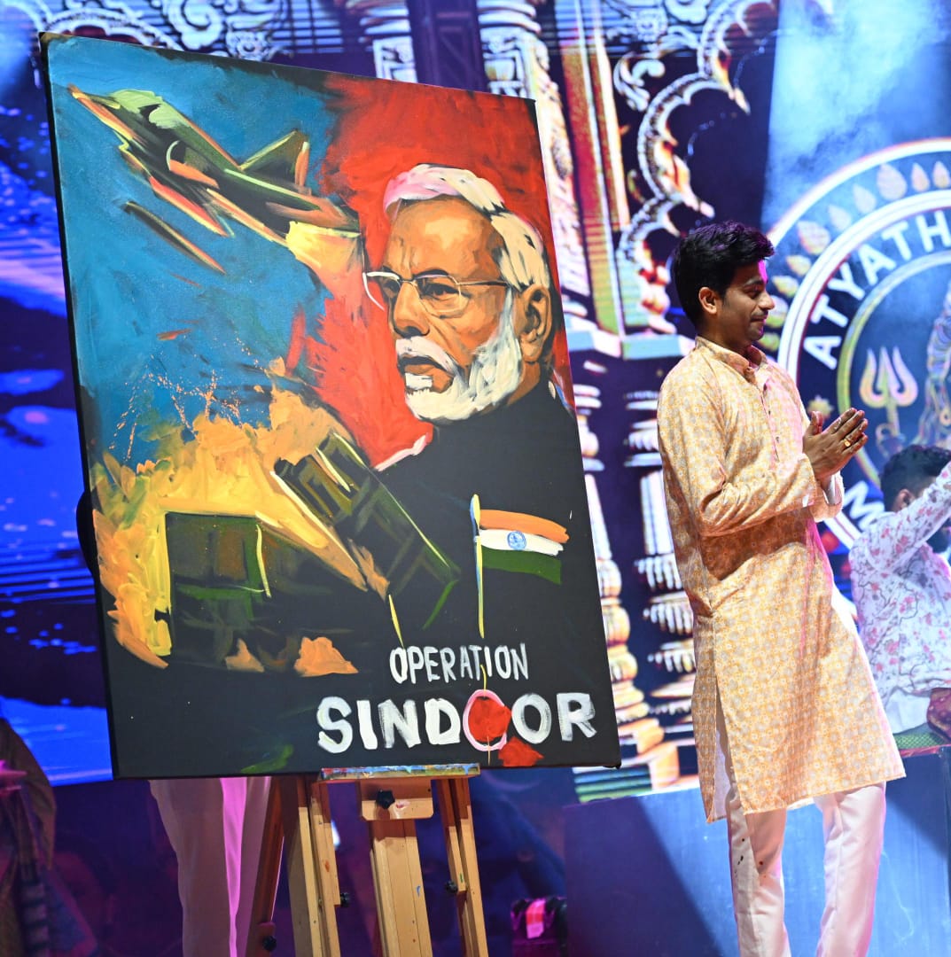 VikrantSolver's tweet image. From fire to faith, Mr. Rane’s Atishi Rudra Yagya embodies unwavering support for the nation’s leadership. #RaneSaluteModijiAndForces