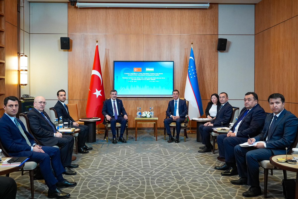 Karma Ekonomik Komisyonu 8. Dönem Toplantısı öncesinde, Özbekistan Başbakan Yardımcısı, Ekonomi ve Maliye Bakanı kıymetli dostum Sayın Cemşit Kuçkarov ile Taşkent’te bir araya geldik.

Görüşmemizde; siyasi ve ekonomik ilişkilerimizin yanı sıra tarım, enerji, inşaat ve ulaştırma