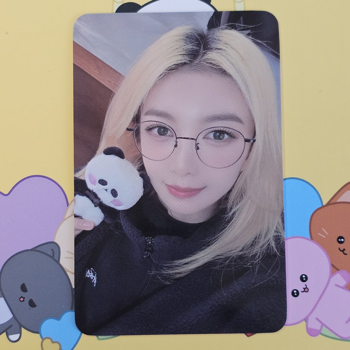 금발에 안경까지... 너무 사랑넘치는 셀포임ㅠㅠ