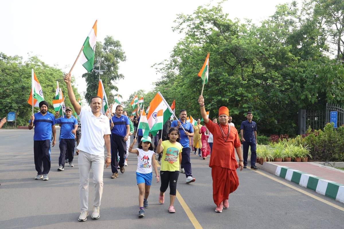 MPNaveenJindal's tweet photo. यह तिरंगा हर भारतवासी के दिल में लहराता है, क्योंकि तिरंगा सिर्फ एक झंडा नहीं, हमारी अस्मिता, आत्मबल और आज़ादी का प्रतीक है। 

#OperationSindoor की सफलता और हमारी सीमाओं की रक्षा करने वाले भारतीय सेना के शौर्य को नमन करते हुए अंगुल, ओडिशा स्थित हमारे स्टील प्लांट में आज "तिरंगा यात्रा" का आयोजन किया गया। देशभक्ति के इस उत्सव में हजारों लोगों ने तिरंगा हाथ में लेकर हिस्सा लिया। 

जय हिंद! 🇮🇳

#OperationSindoor #TirangaYatra