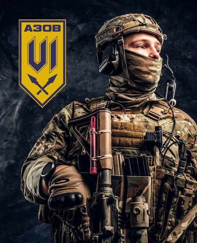CartesDuMonde's tweet photo. Russie 🇷🇺

Dans le secteur de Moscou, une fresque géante a été réalisée pour valoriser l'armée du Kremlin. Problème : le soldat qui y est représenté apparaît à la base dans des affiches pour l'armée Ukrainienne... https://t.co/twGNMgDEbH