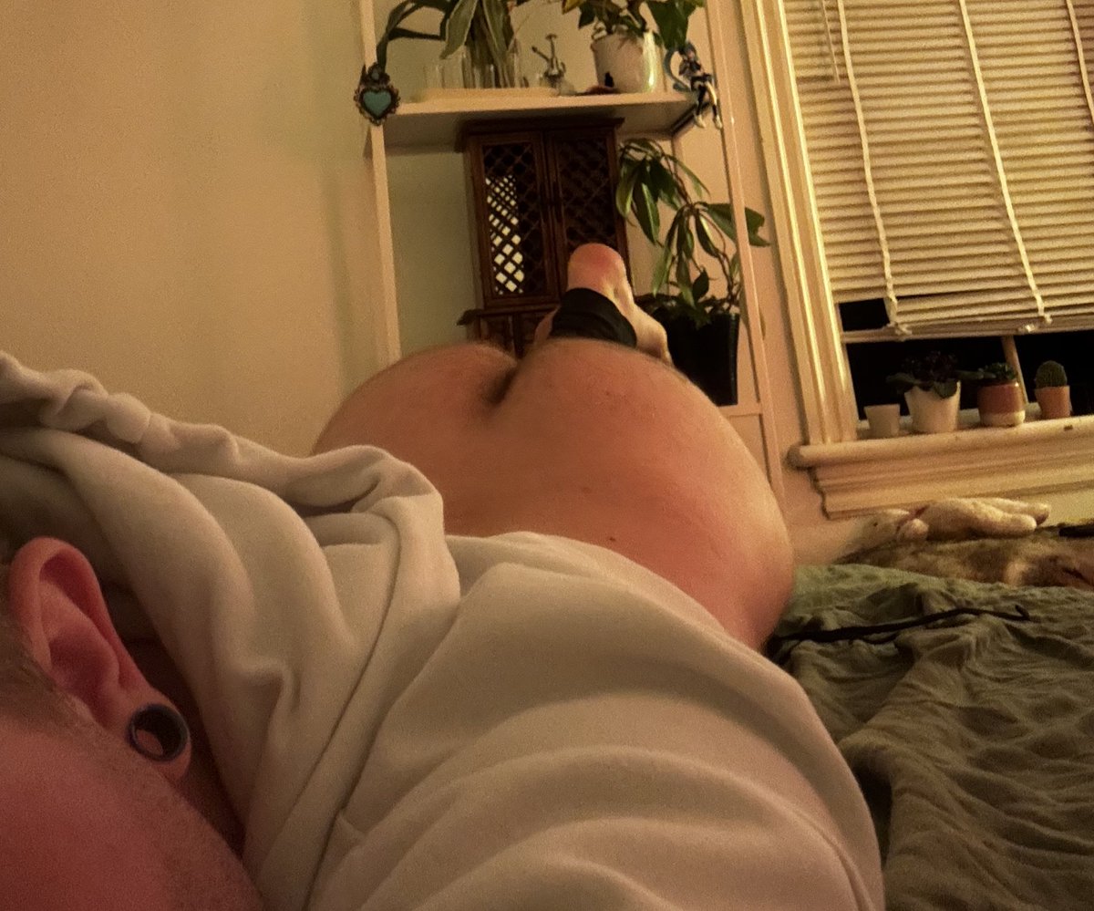 elkishlike's tweet photo. Haven’t been laid in like 4 months… need to be destroyed by a man twice my size who isn’t afraid to hurt me <3 xx https://t.co/Q3umUPesAD