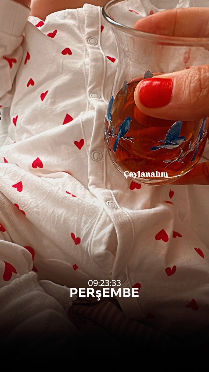 Çay var içersen
Manzaramı söylemiyorum bile delirirsin
