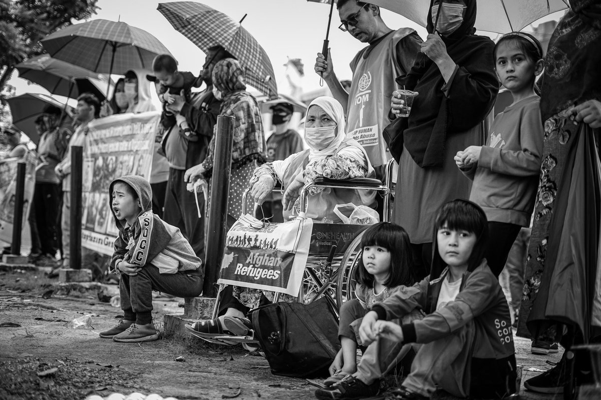 You see us sitting, but inside we are running againt time, against a system that has left us behind. The waiting never stops. The exhaustion never leaves.
#End13YearsInLimbo_Indonesia