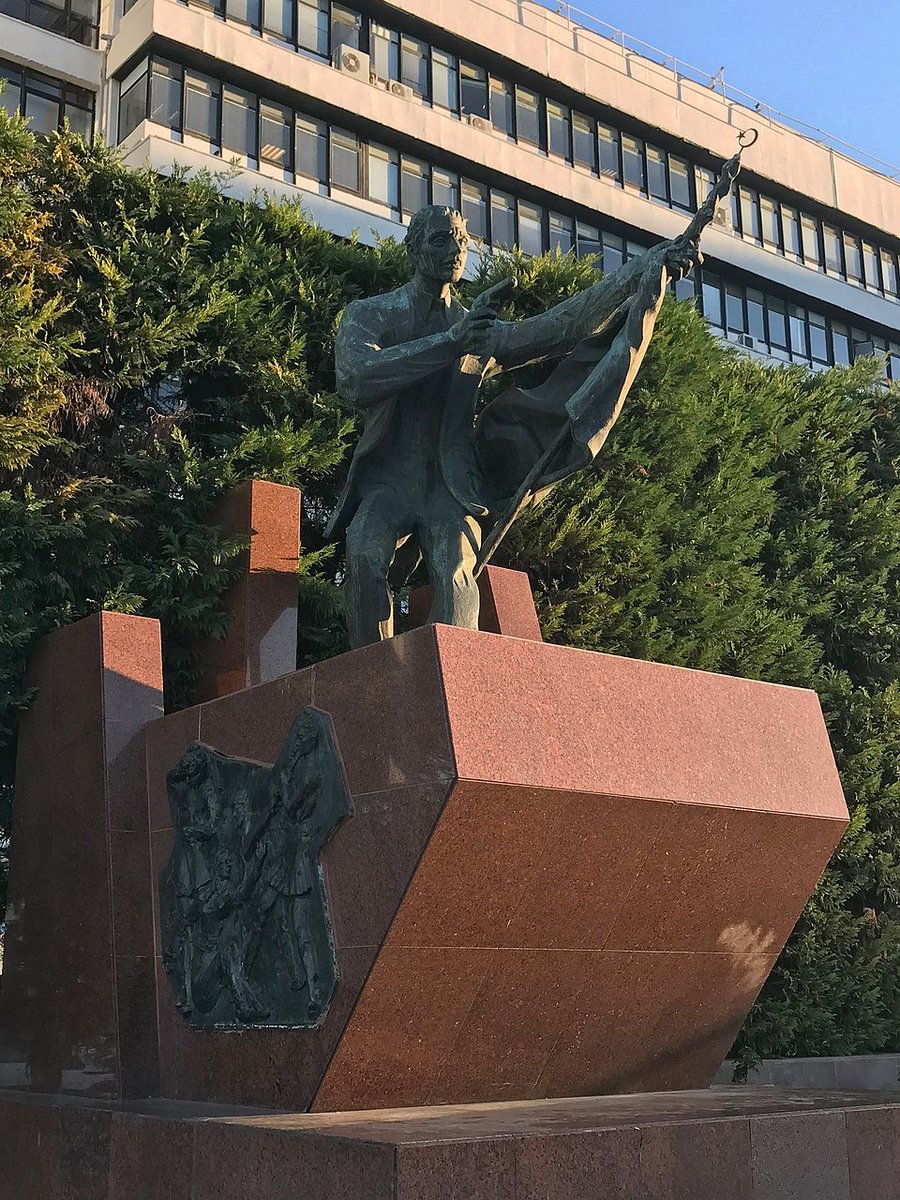 15 Mayıs 1919’da İzmir’in işgaline karşı ilk kurşunu sıkan Hasan Tahsin, milletimizin bağımsızlık mücadelesini, işgalci güçlere karşı ilk direnişi attığı ilk kurşunla başlattı!

O ruh hâlâ yaşıyor, sonsuza dek yaşayacak! 🇹🇷

Huzur içinde yat Hasan Tahsin, bu millet sana minnettar